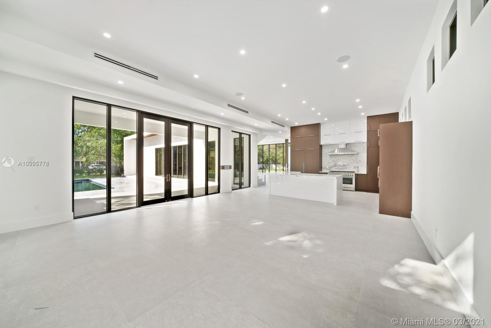 THREE LITTLE GROVES - Residential