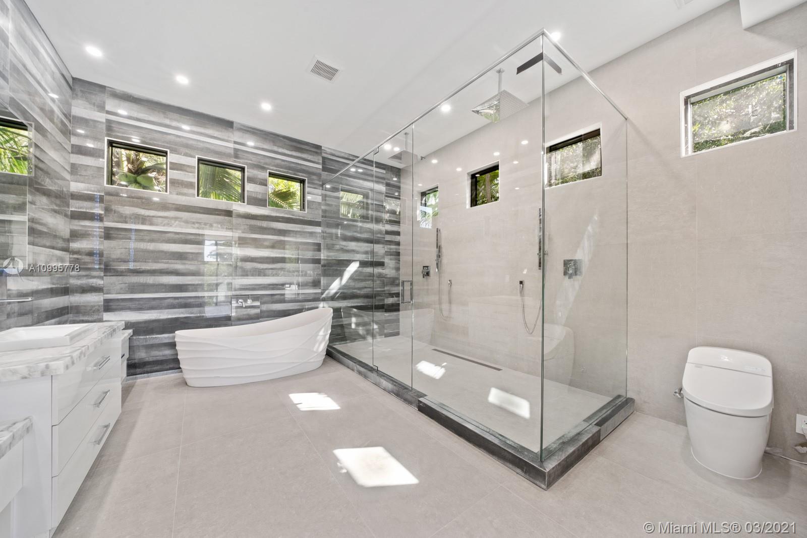 THREE LITTLE GROVES - Residential