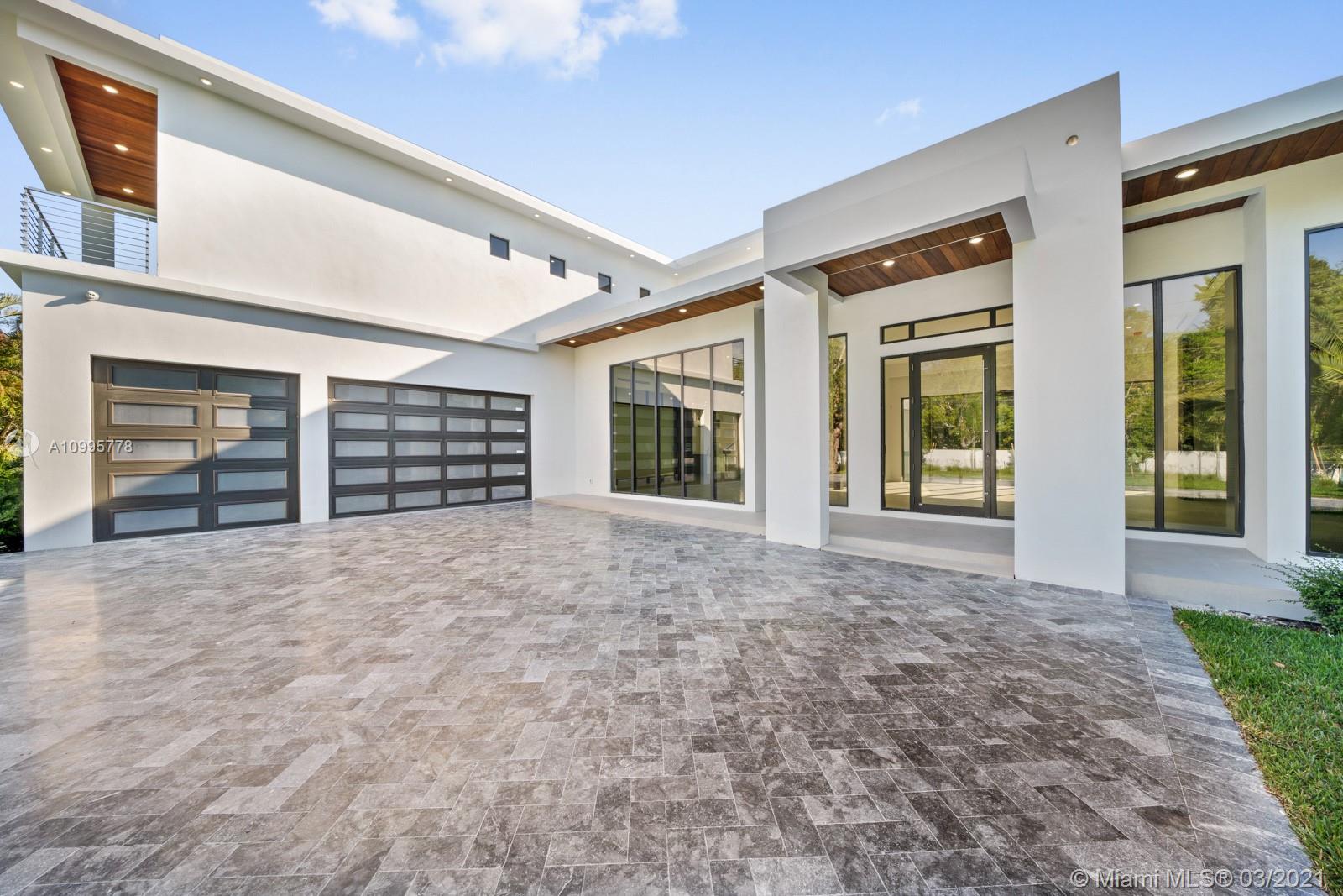 THREE LITTLE GROVES - Residential