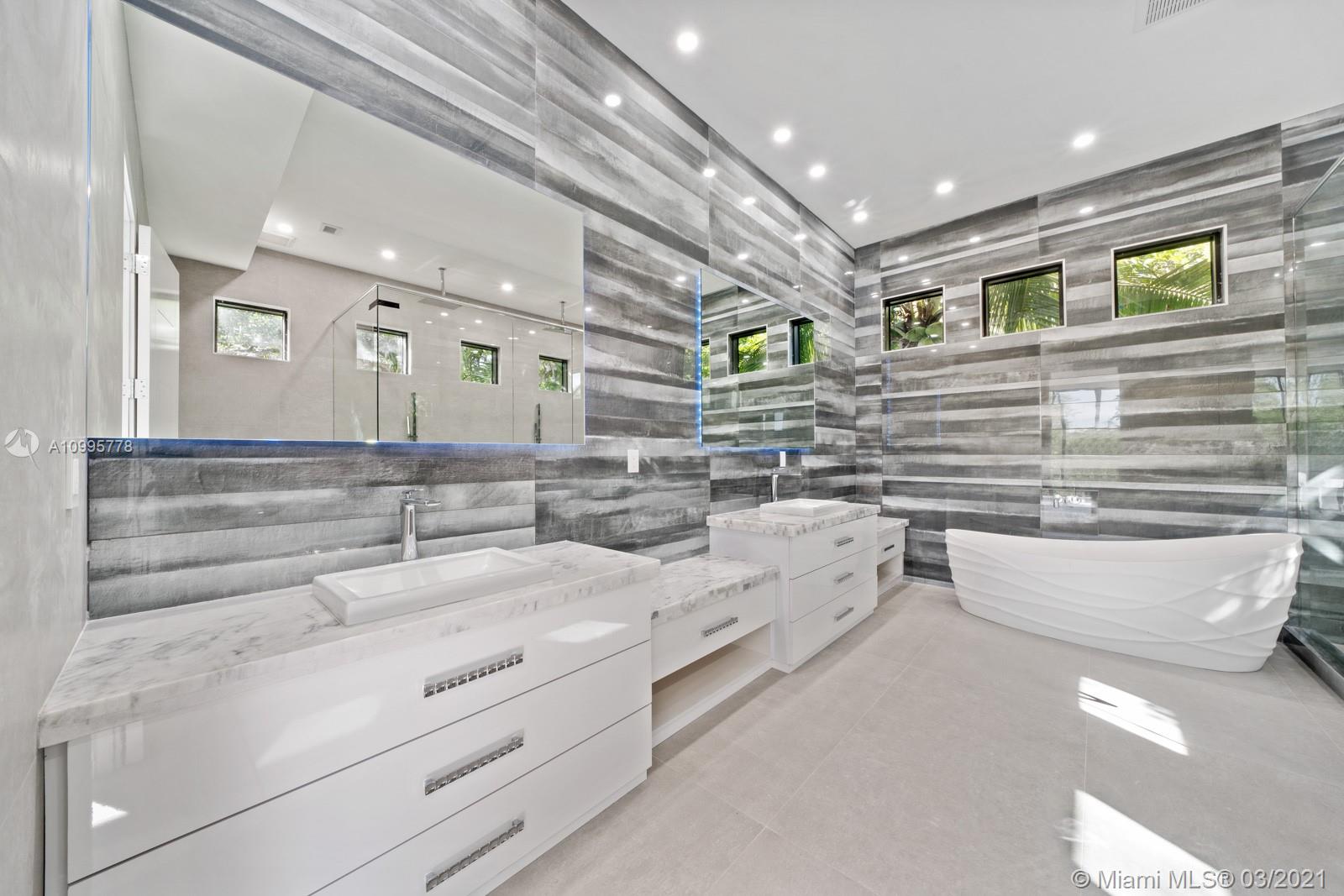 THREE LITTLE GROVES - Residential