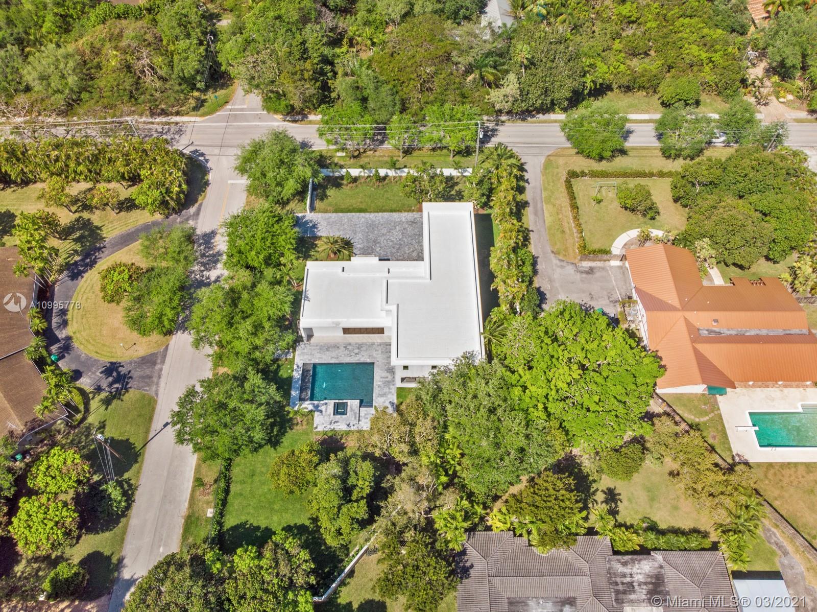 THREE LITTLE GROVES - Residential