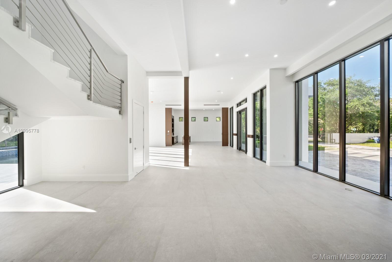 THREE LITTLE GROVES - Residential