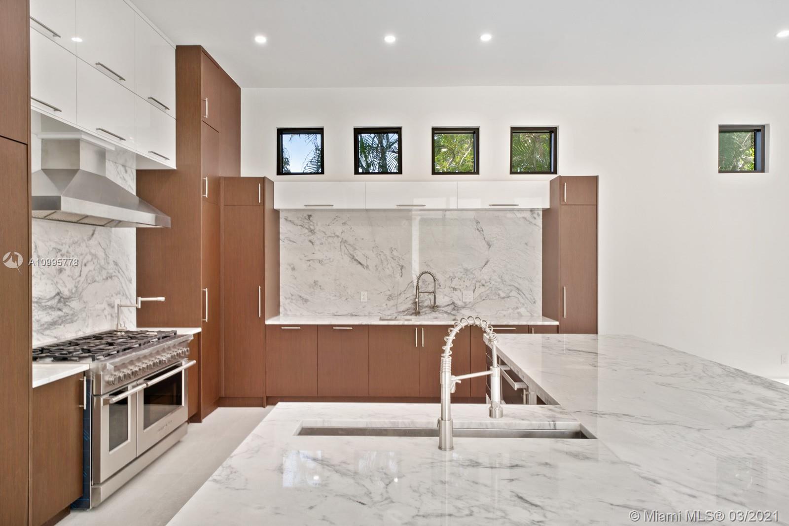 THREE LITTLE GROVES - Residential