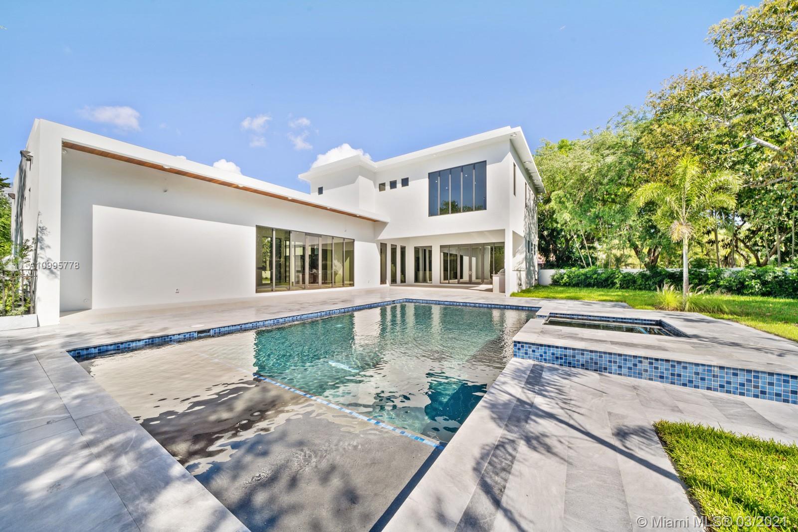 THREE LITTLE GROVES - Residential
