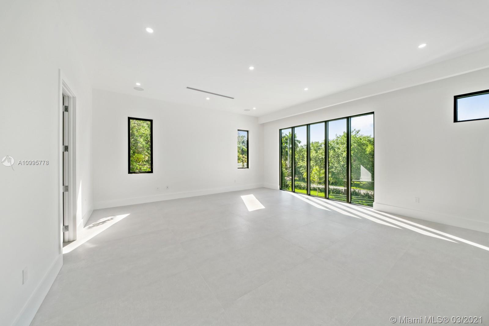THREE LITTLE GROVES - Residential
