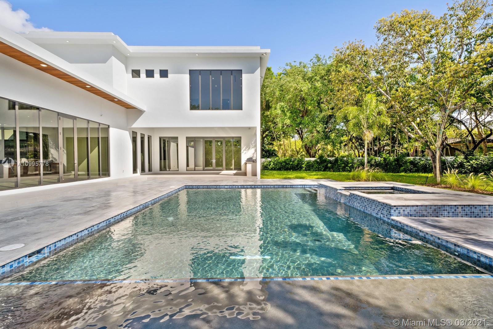 THREE LITTLE GROVES - Residential