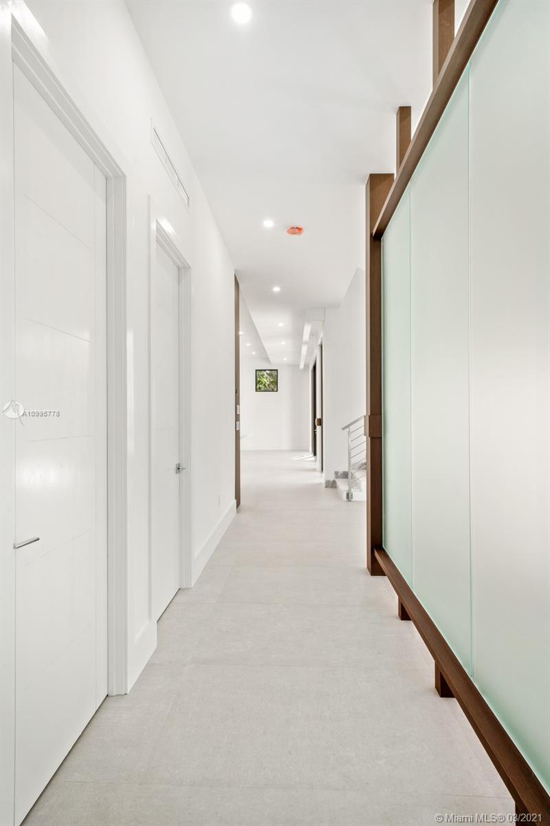 THREE LITTLE GROVES - Residential