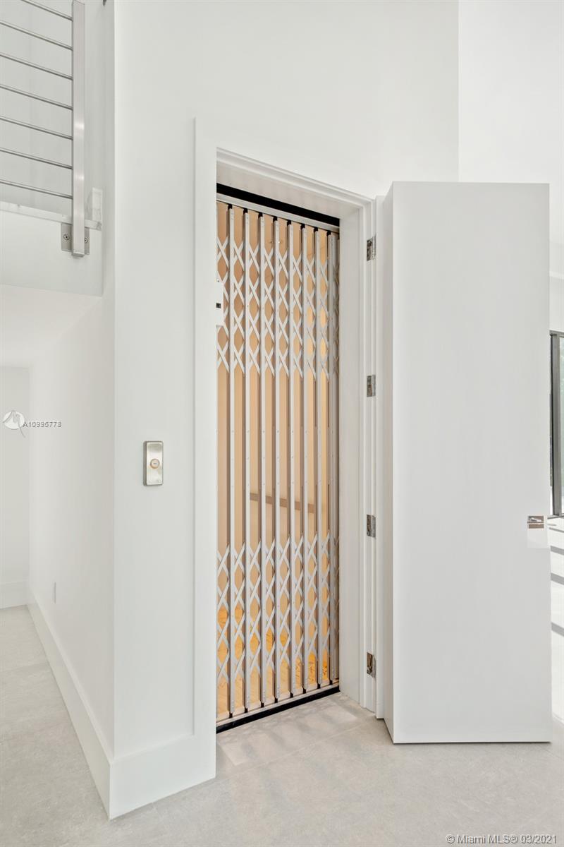 THREE LITTLE GROVES - Residential