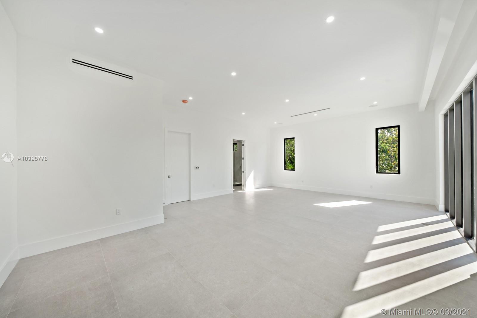 THREE LITTLE GROVES - Residential