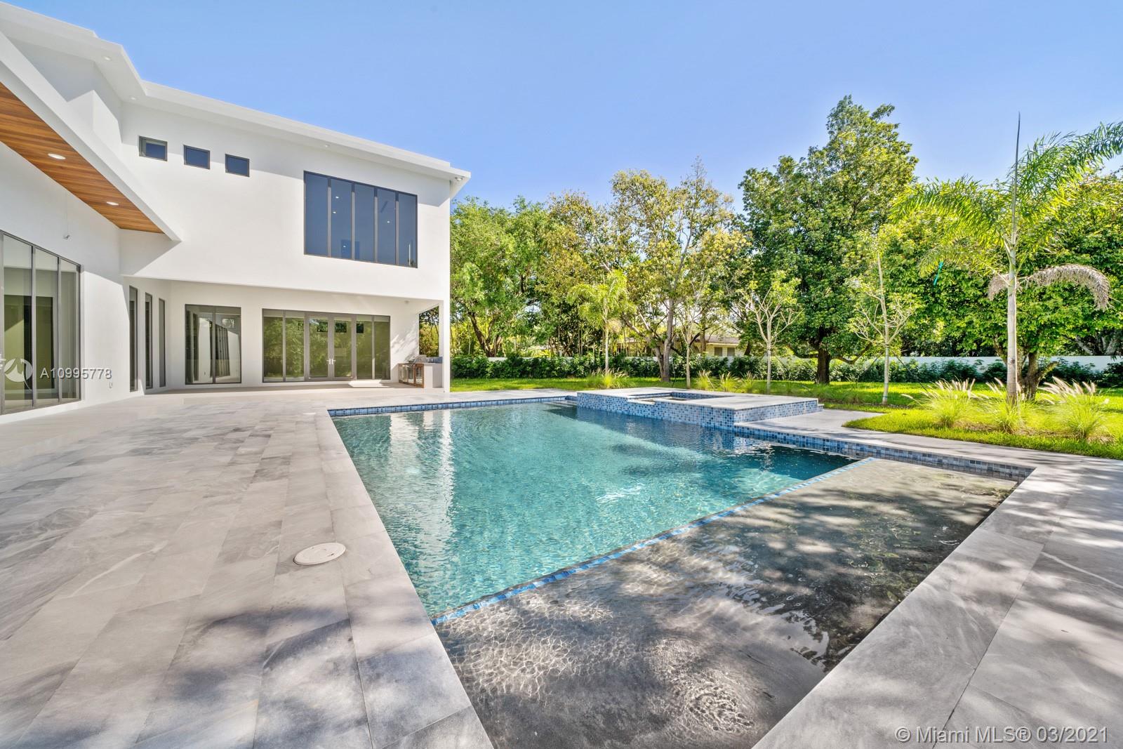 THREE LITTLE GROVES - Residential