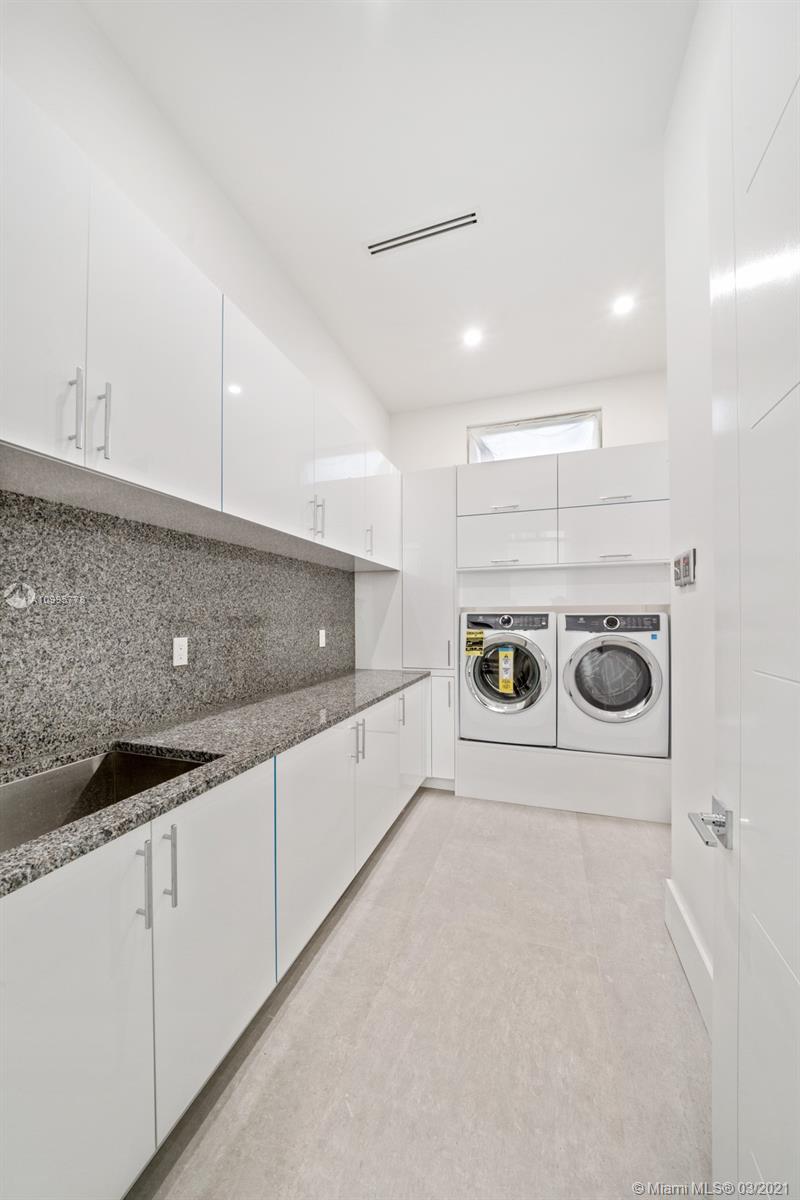 THREE LITTLE GROVES - Residential