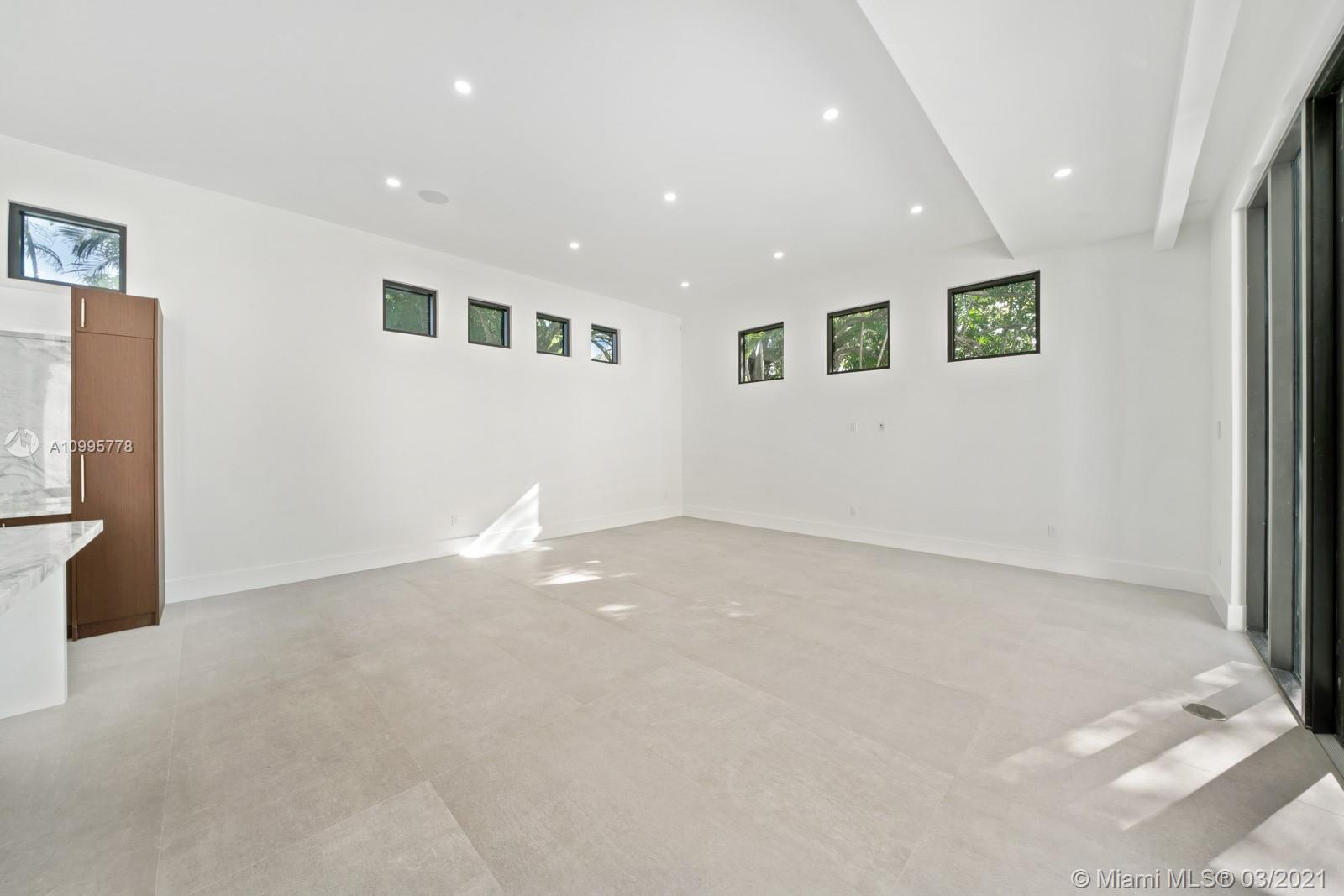 THREE LITTLE GROVES - Residential