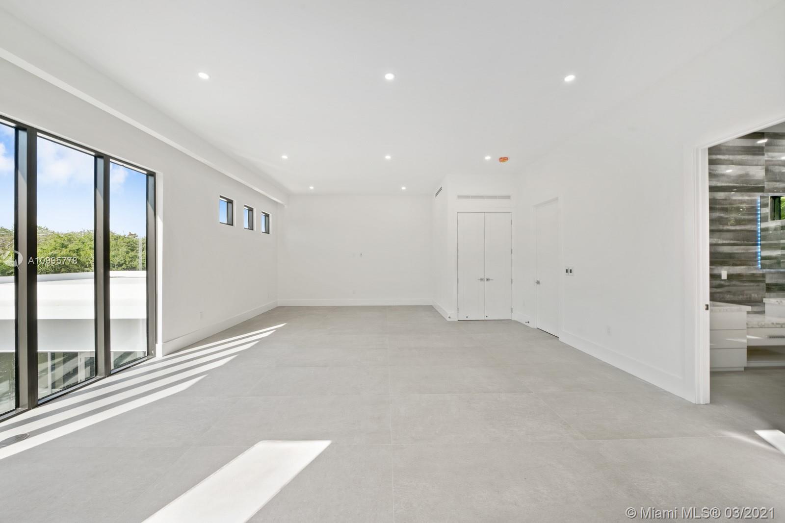 THREE LITTLE GROVES - Residential