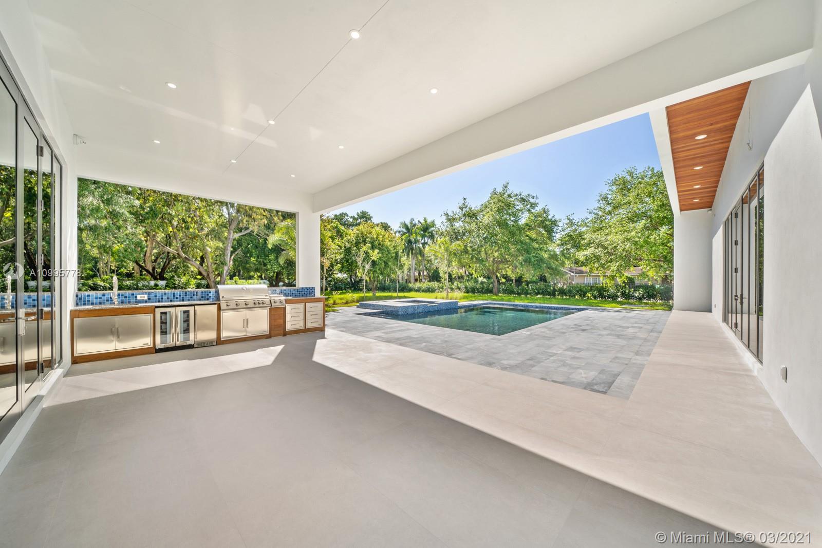 THREE LITTLE GROVES - Residential
