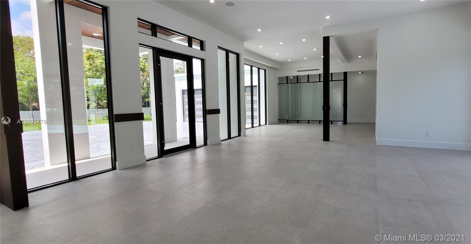 THREE LITTLE GROVES - Residential