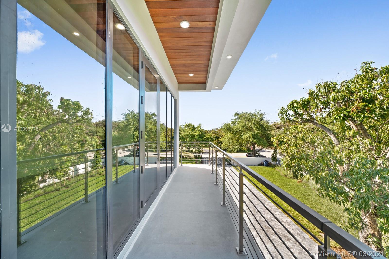 THREE LITTLE GROVES - Residential