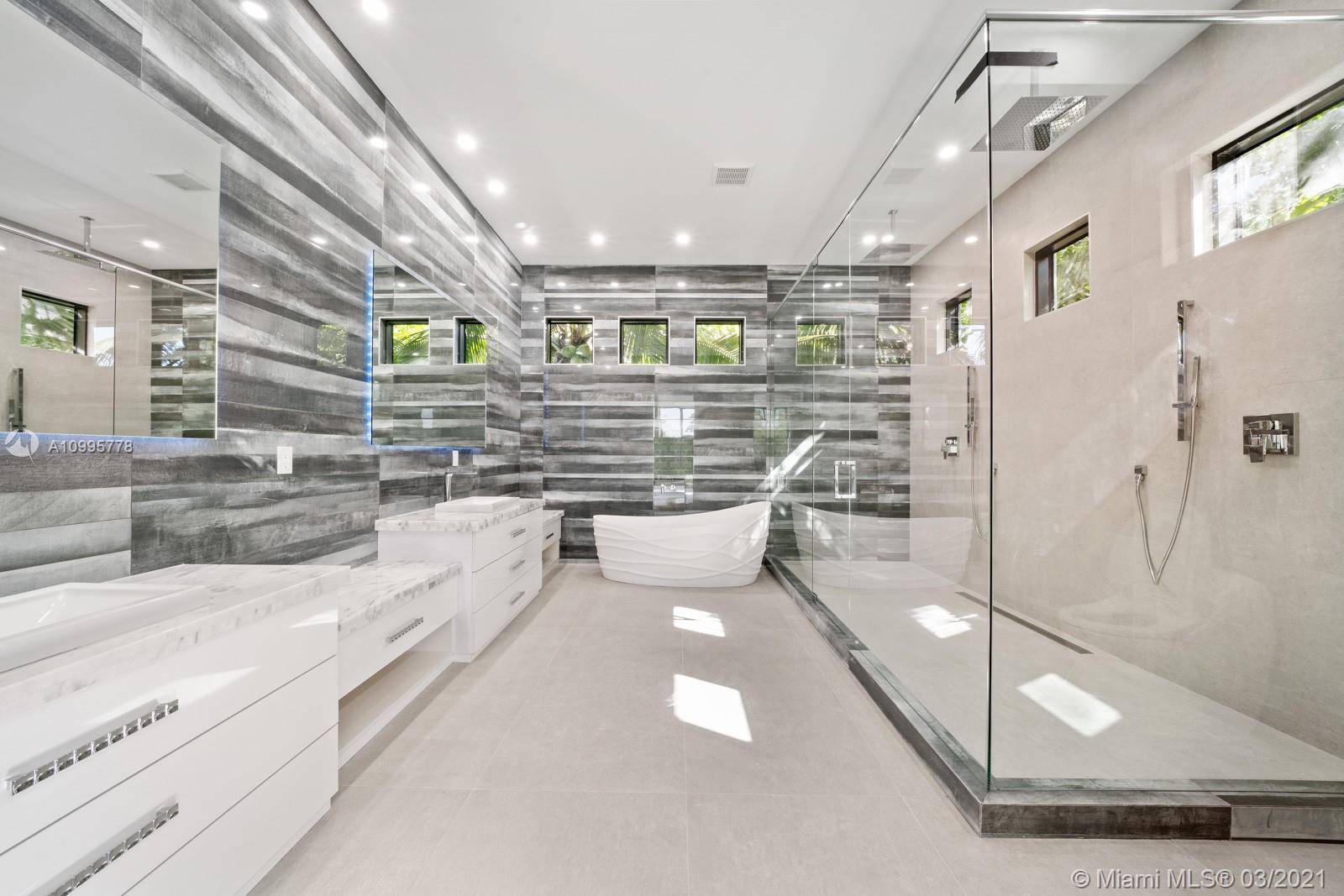 THREE LITTLE GROVES - Residential
