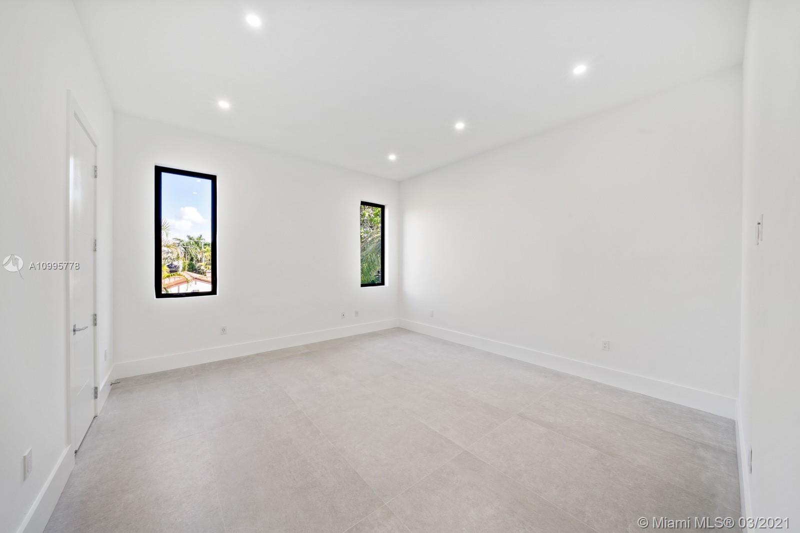 THREE LITTLE GROVES - Residential