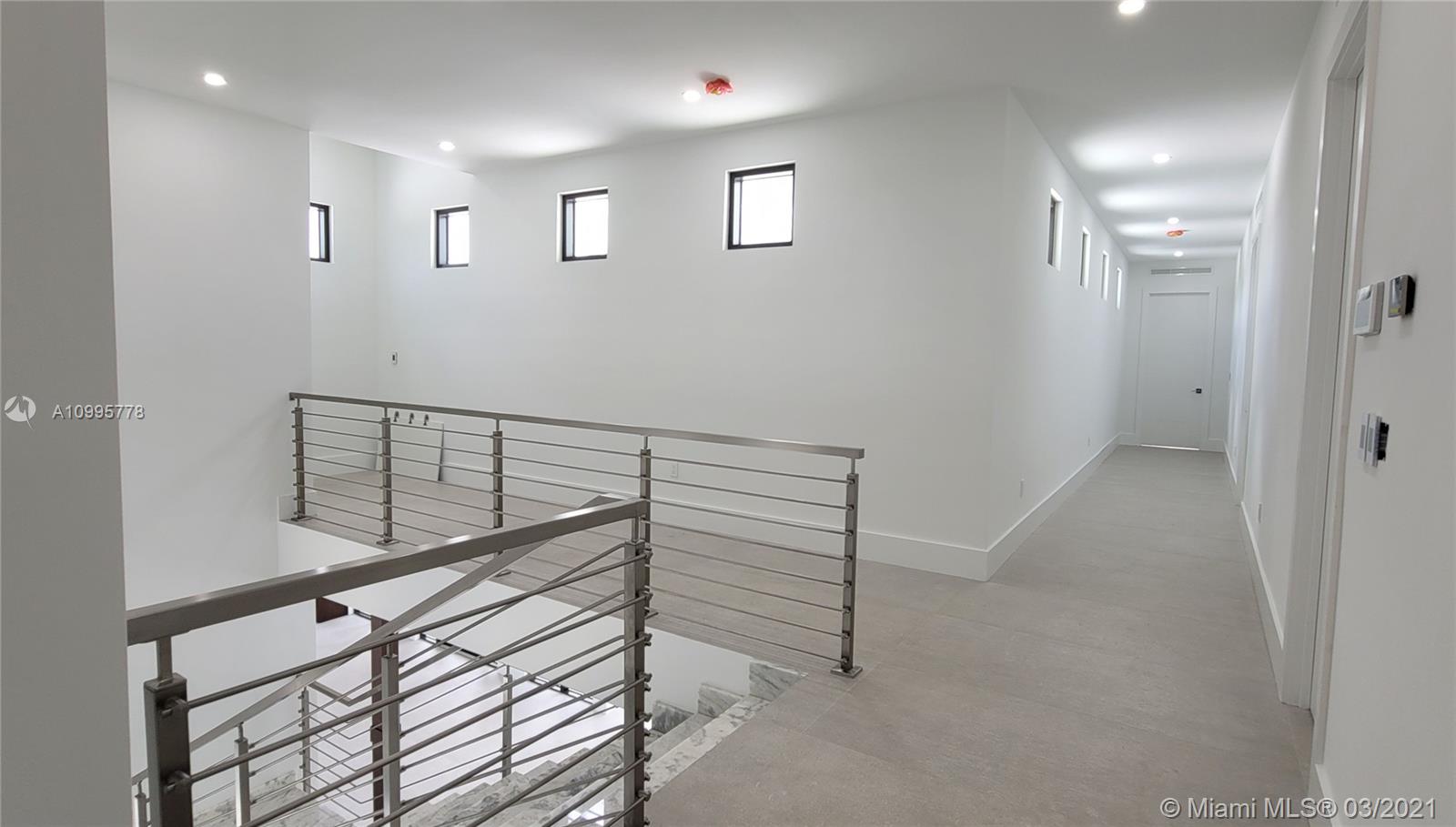 THREE LITTLE GROVES - Residential