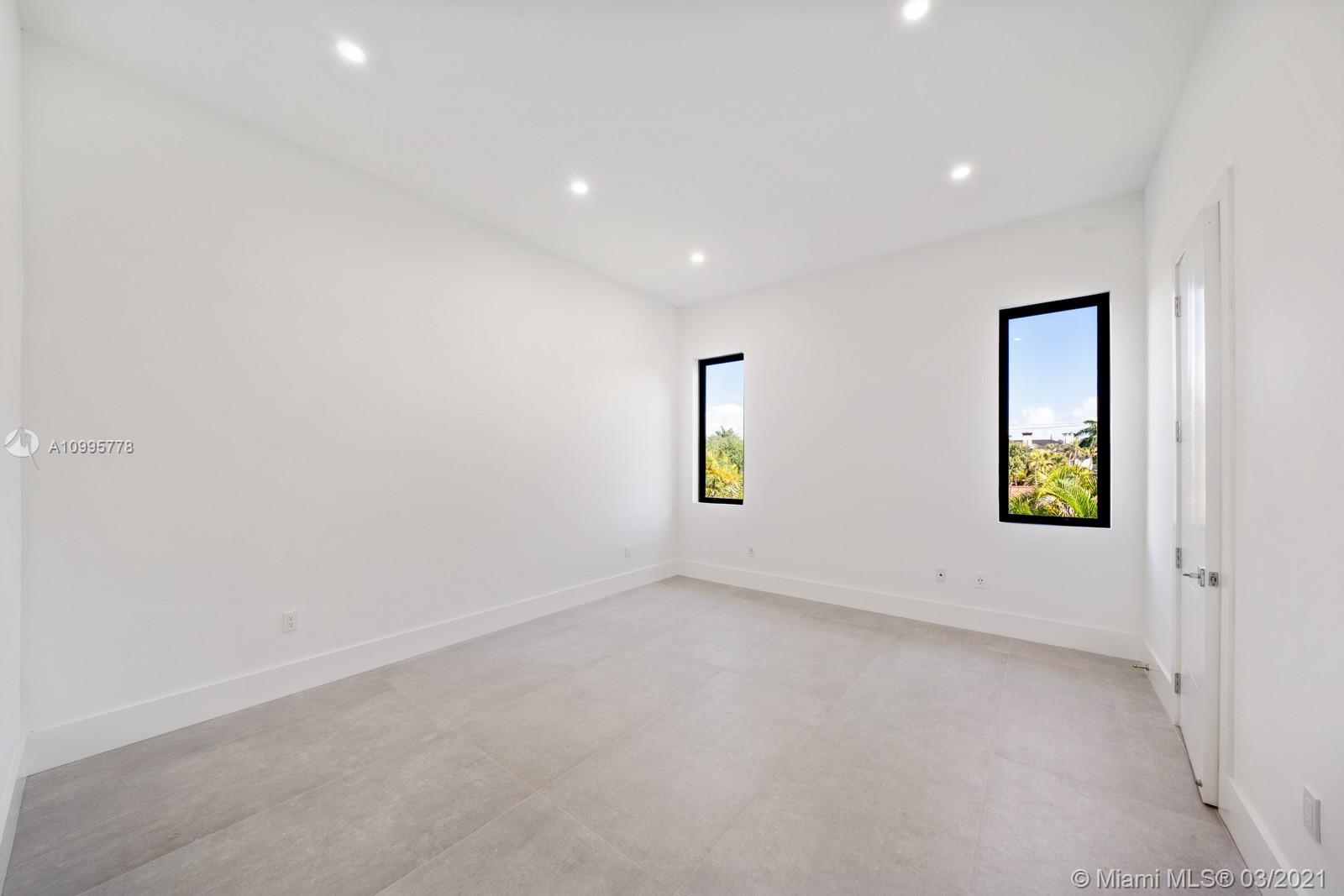THREE LITTLE GROVES - Residential