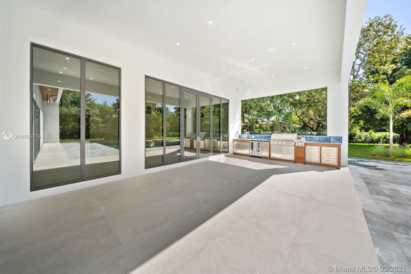 THREE LITTLE GROVES - Residential