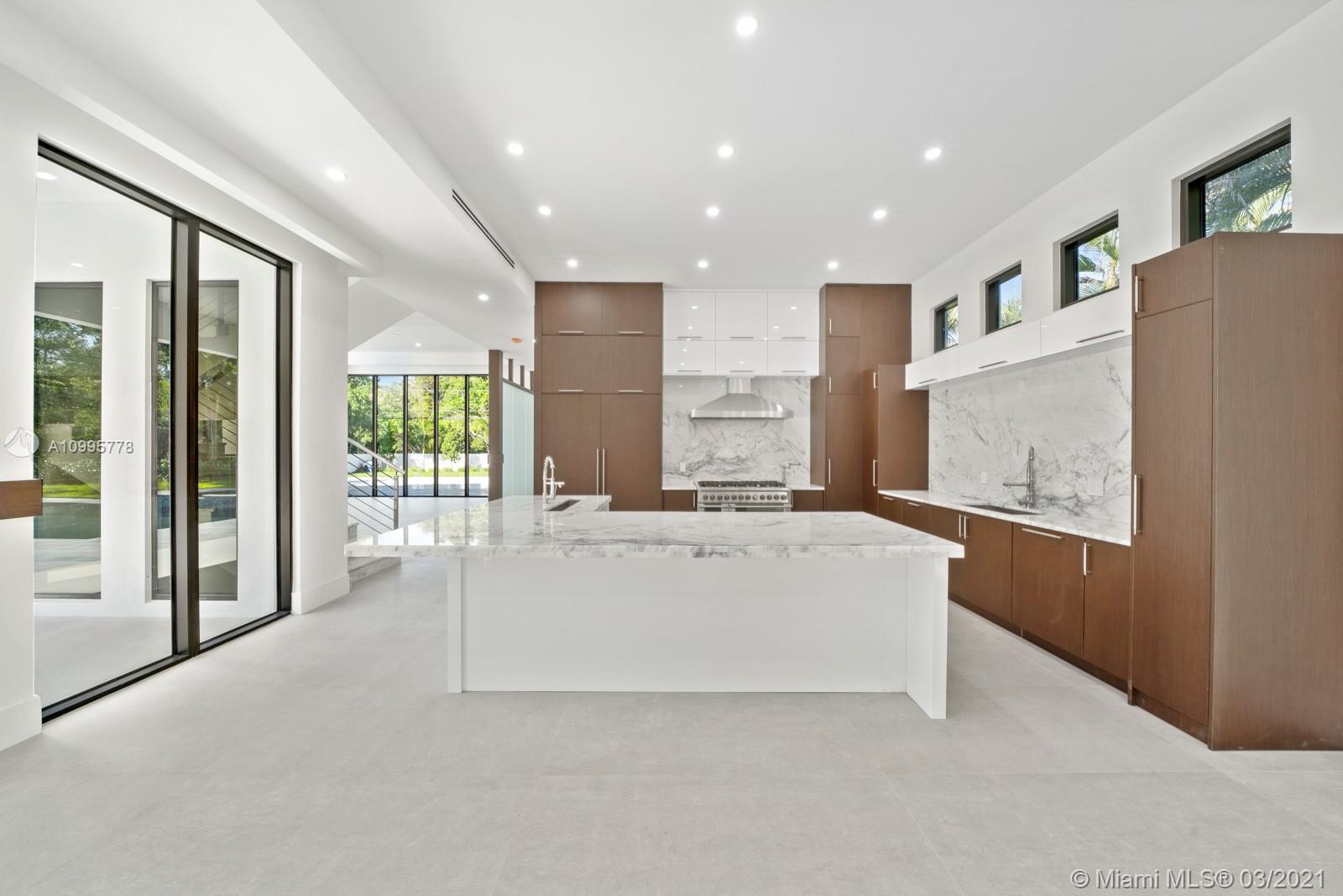 THREE LITTLE GROVES - Residential