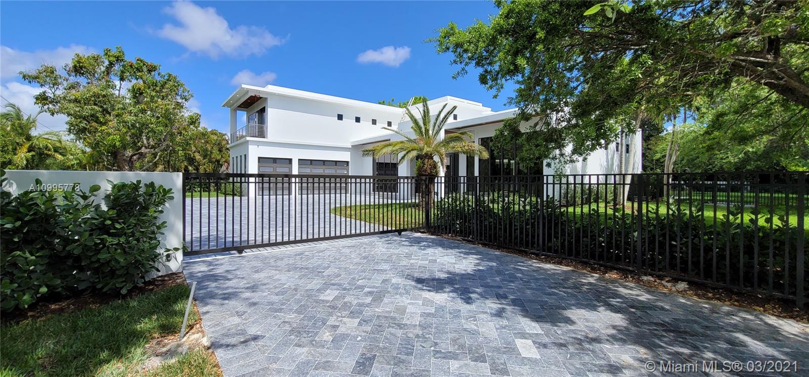 THREE LITTLE GROVES - Residential
