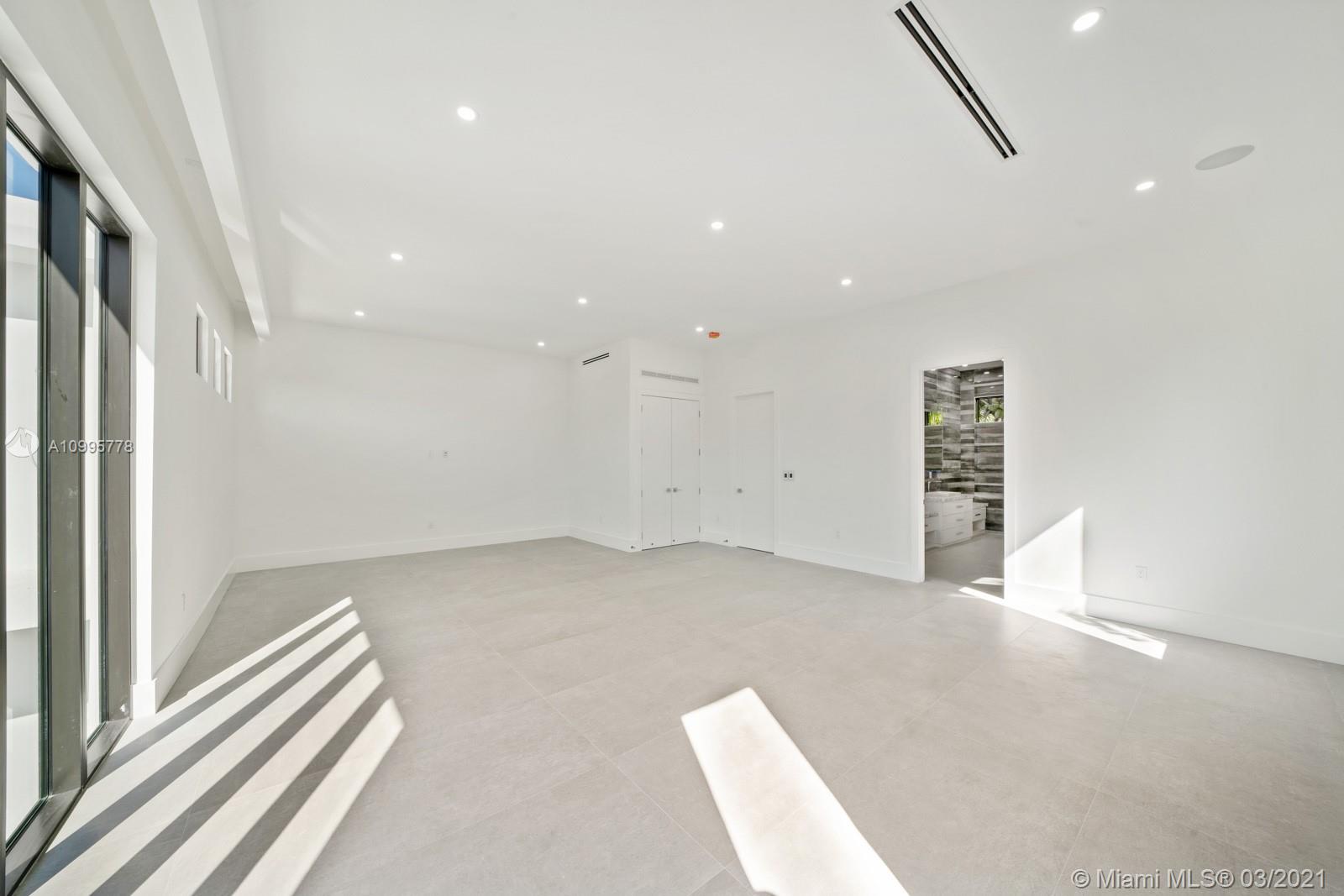 THREE LITTLE GROVES - Residential