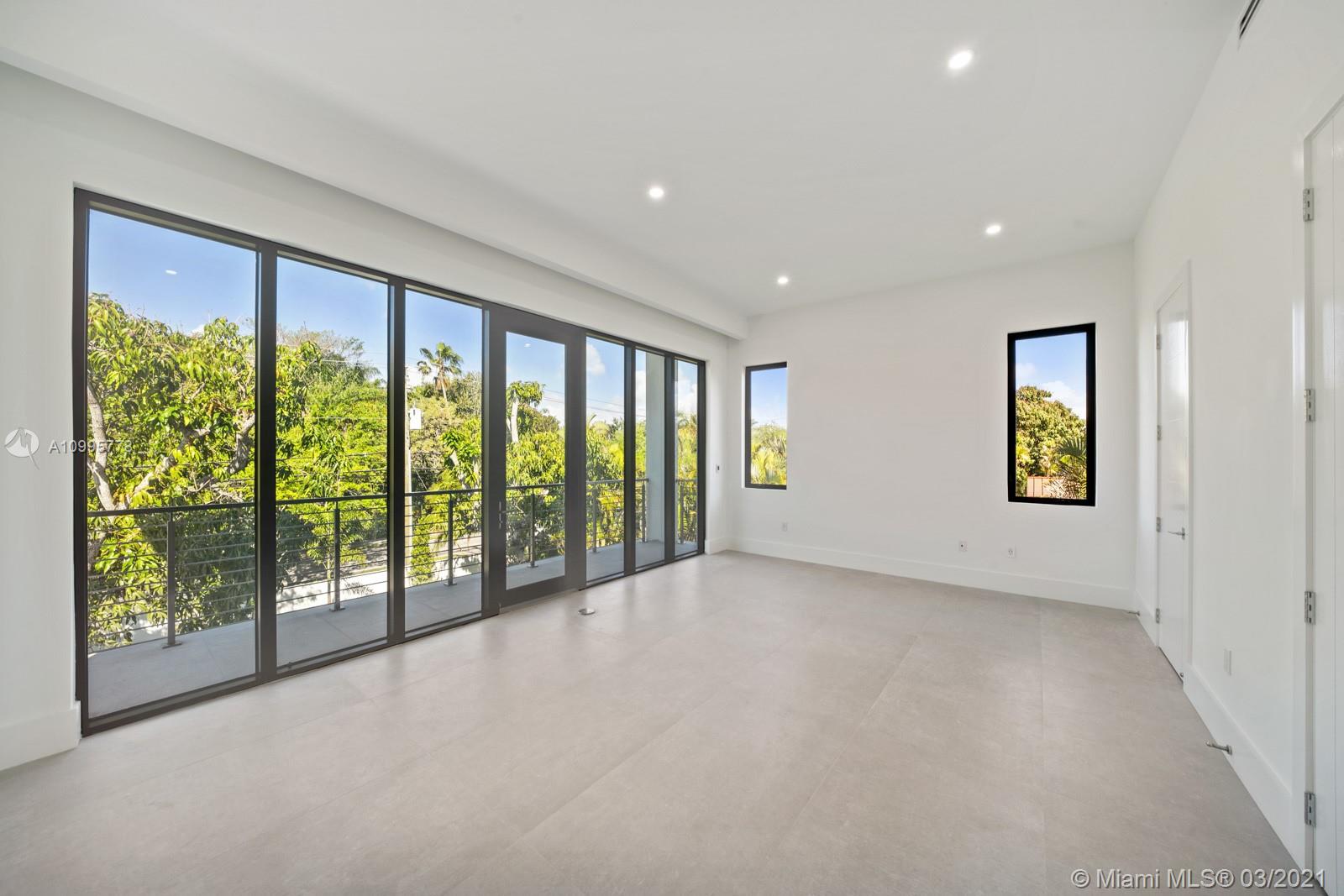 THREE LITTLE GROVES - Residential