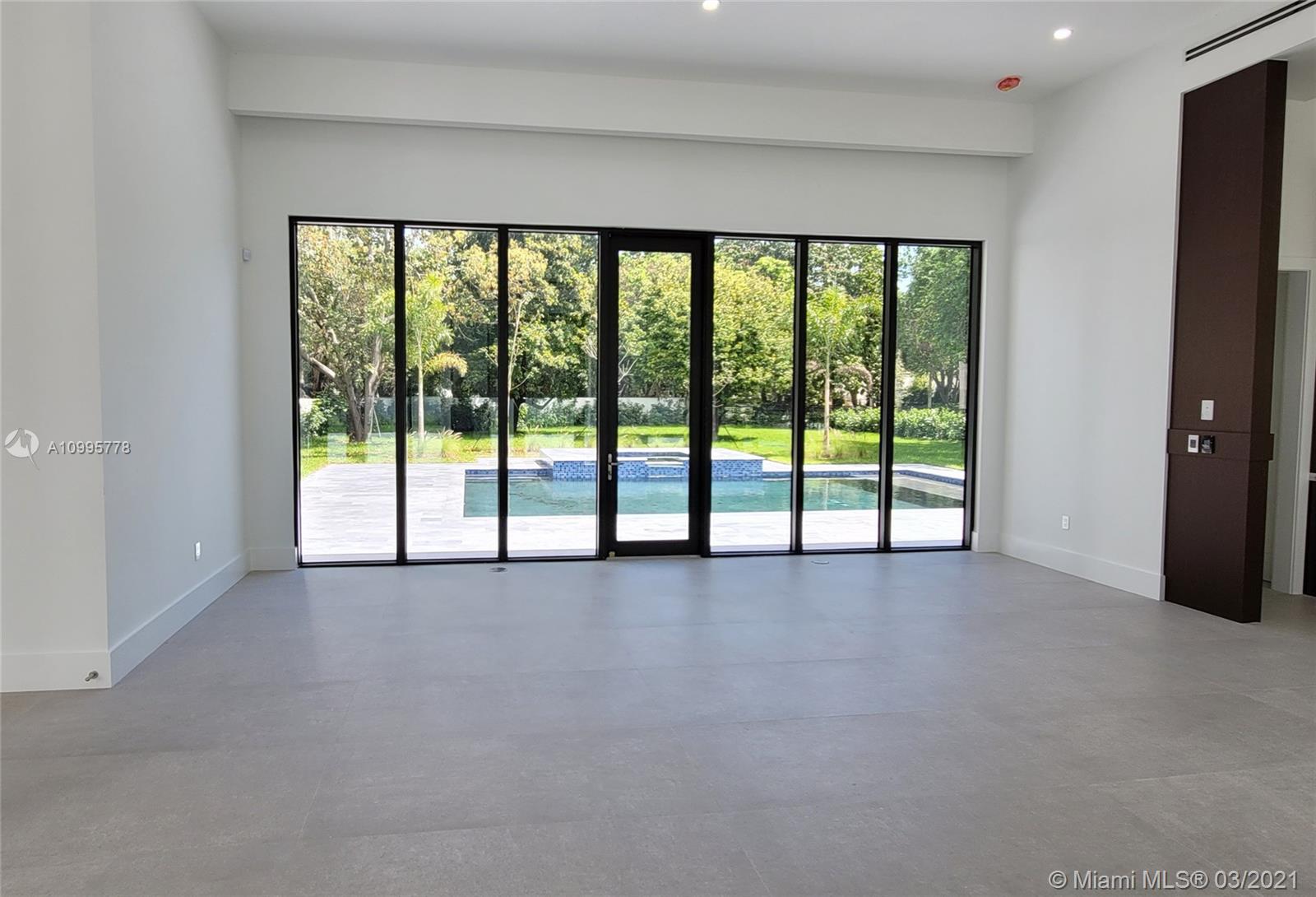 THREE LITTLE GROVES - Residential