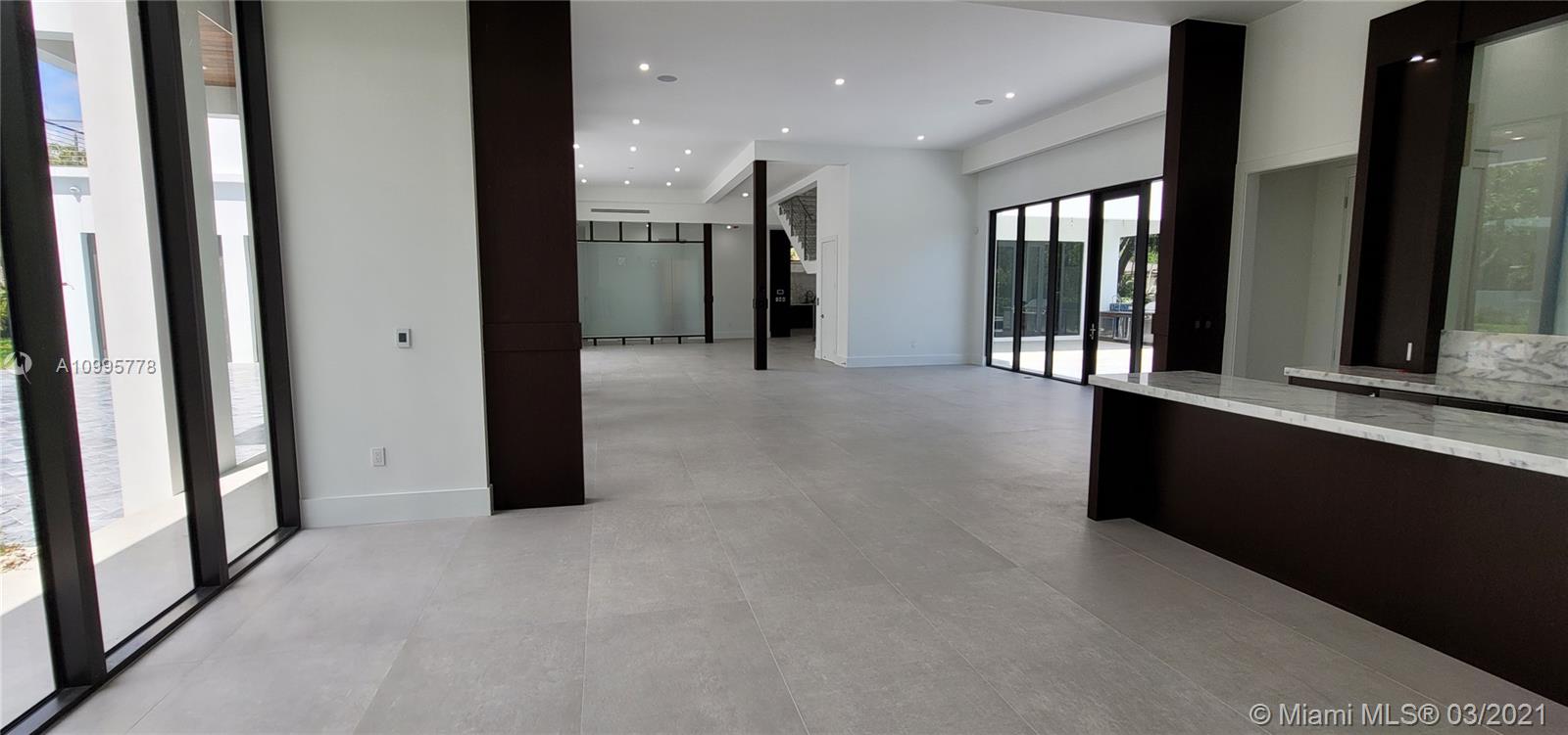 THREE LITTLE GROVES - Residential