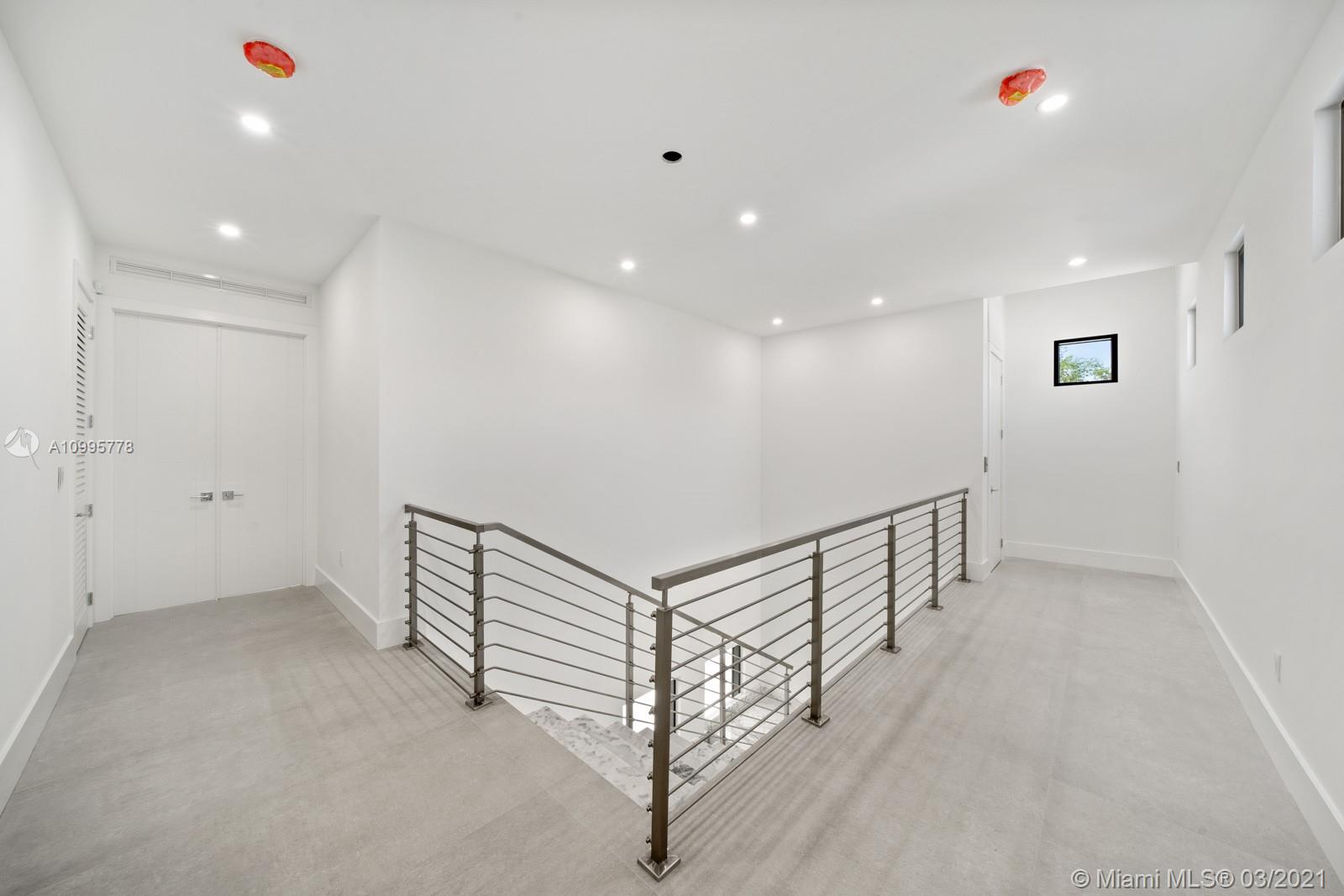 THREE LITTLE GROVES - Residential
