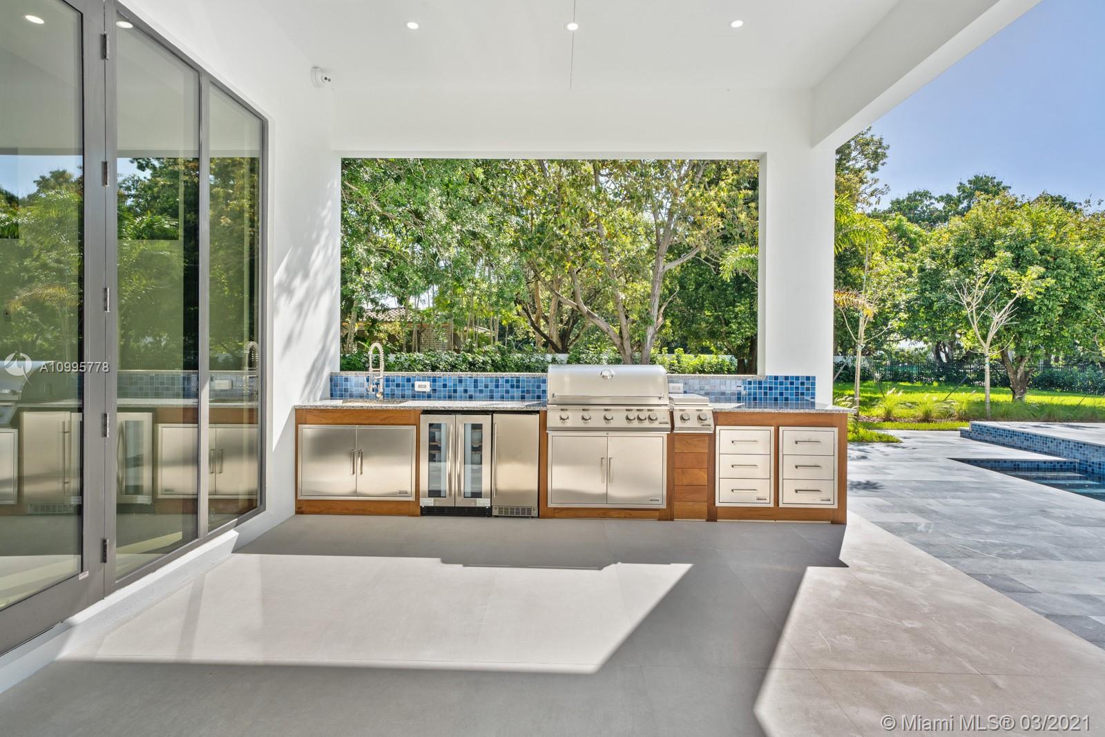 THREE LITTLE GROVES - Residential