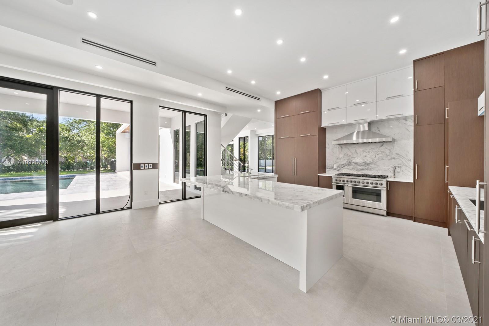 THREE LITTLE GROVES - Residential