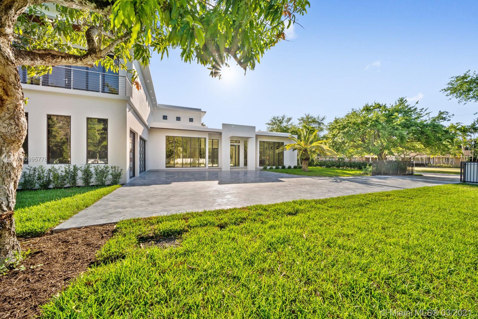 THREE LITTLE GROVES - Residential