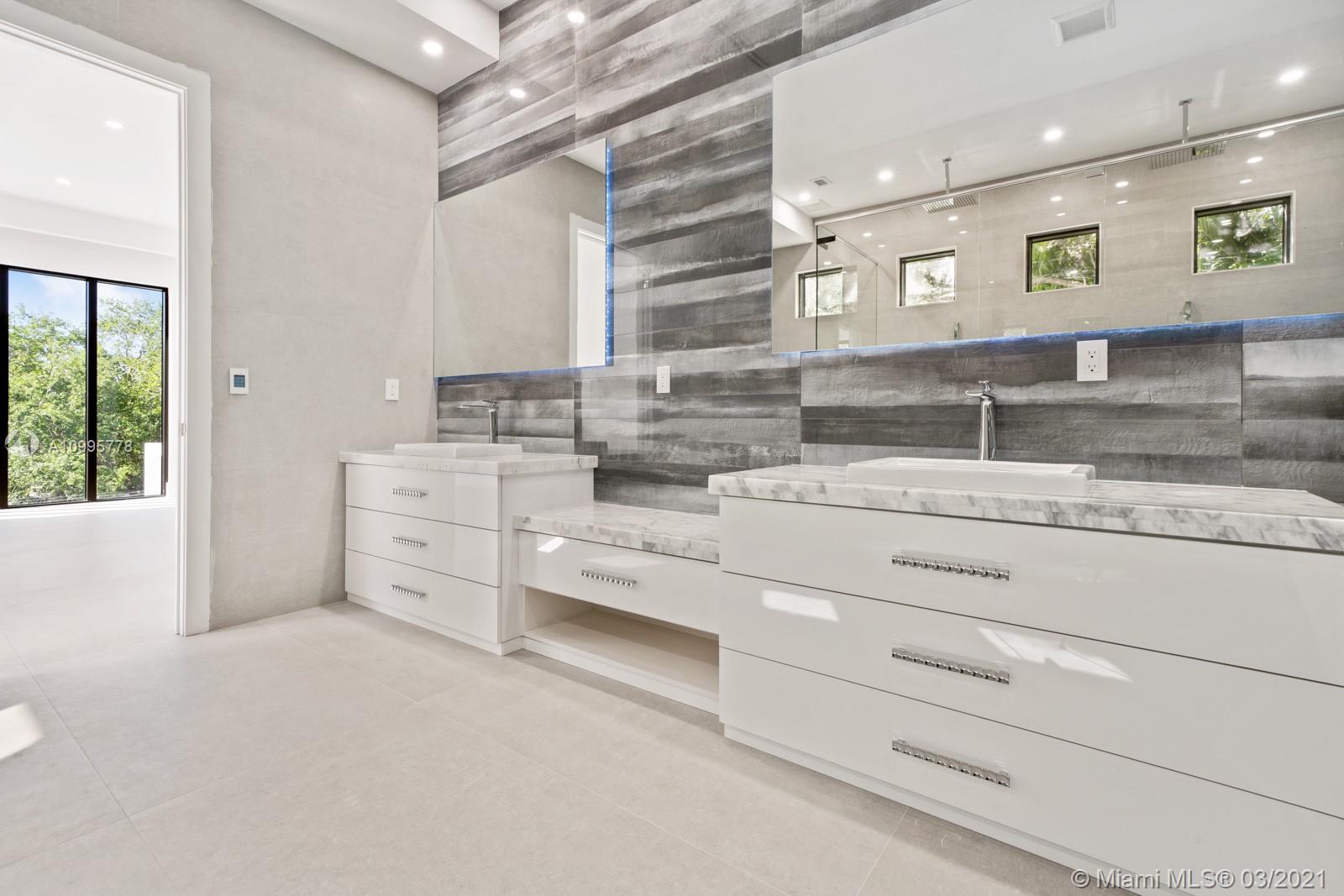 THREE LITTLE GROVES - Residential