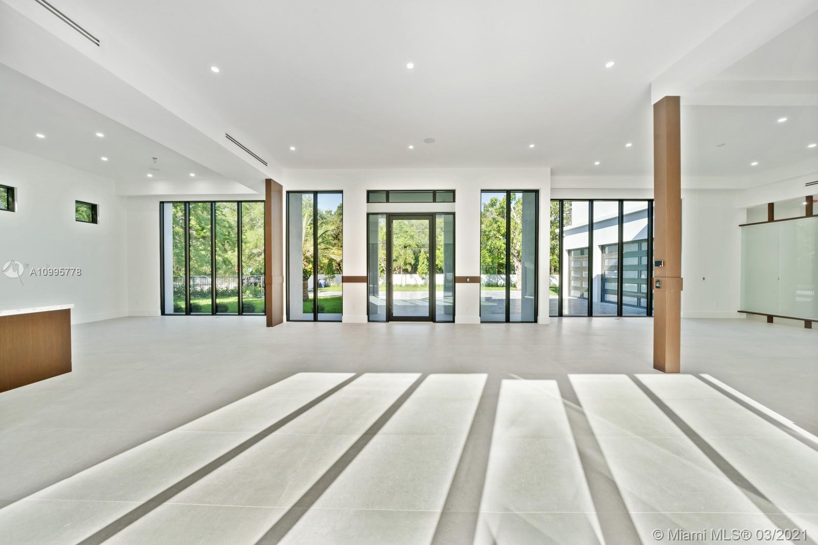 THREE LITTLE GROVES - Residential
