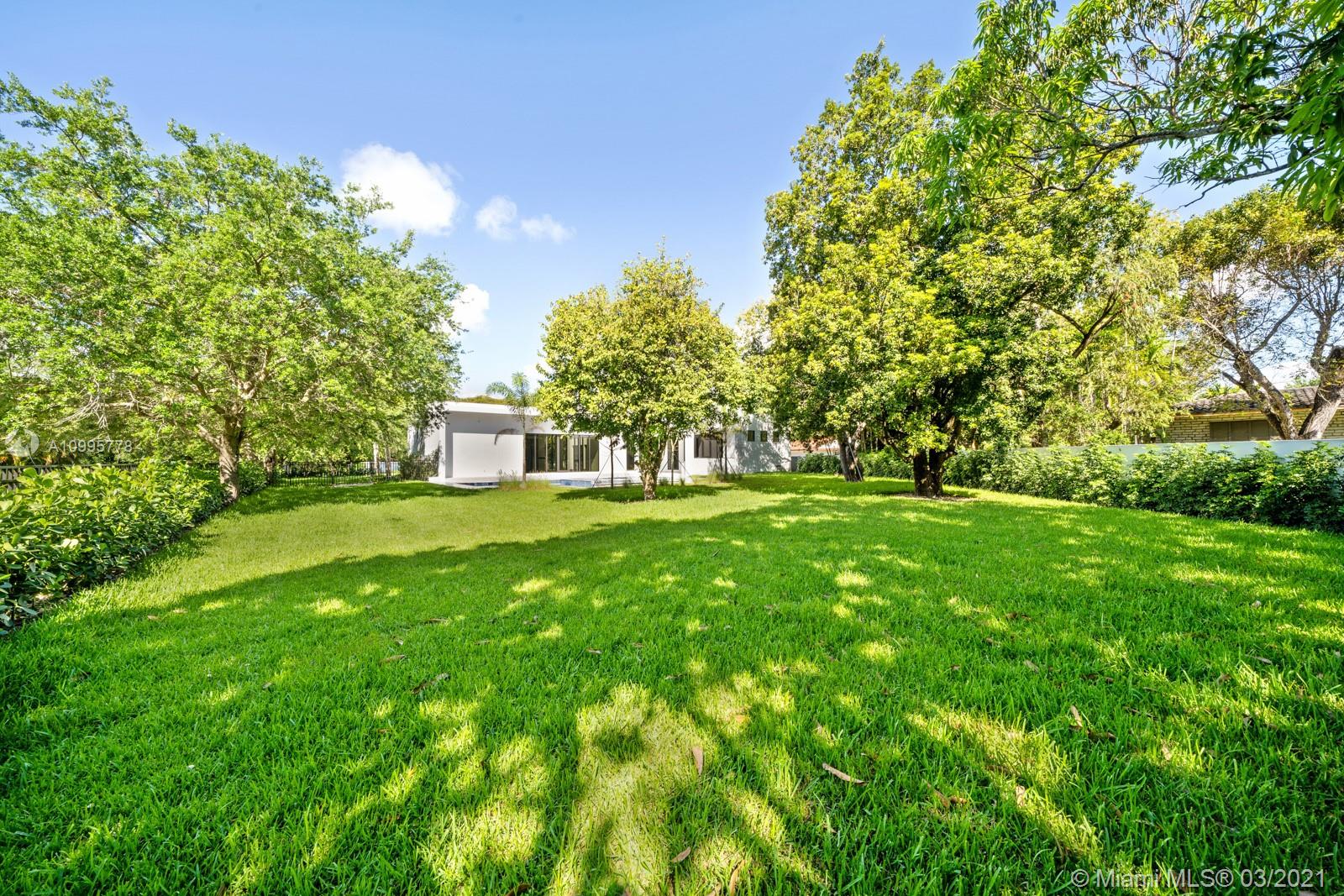 THREE LITTLE GROVES - Residential