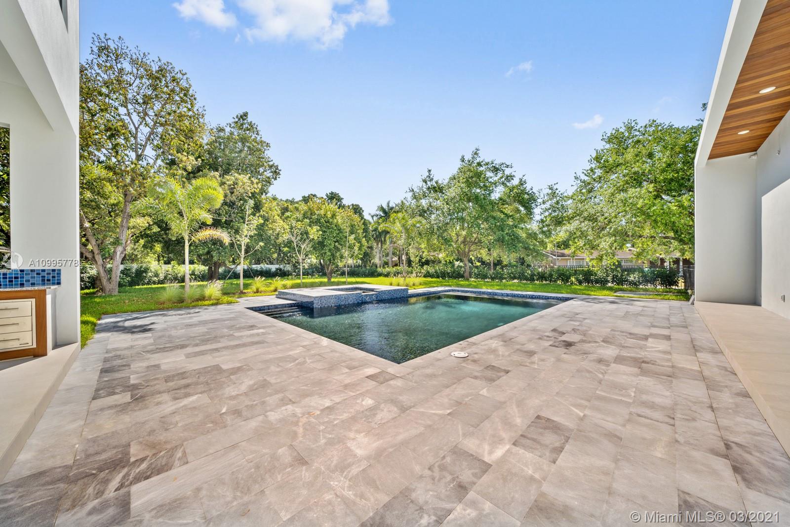 THREE LITTLE GROVES - Residential