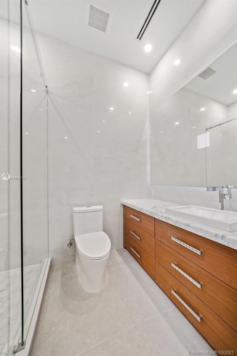THREE LITTLE GROVES - Residential