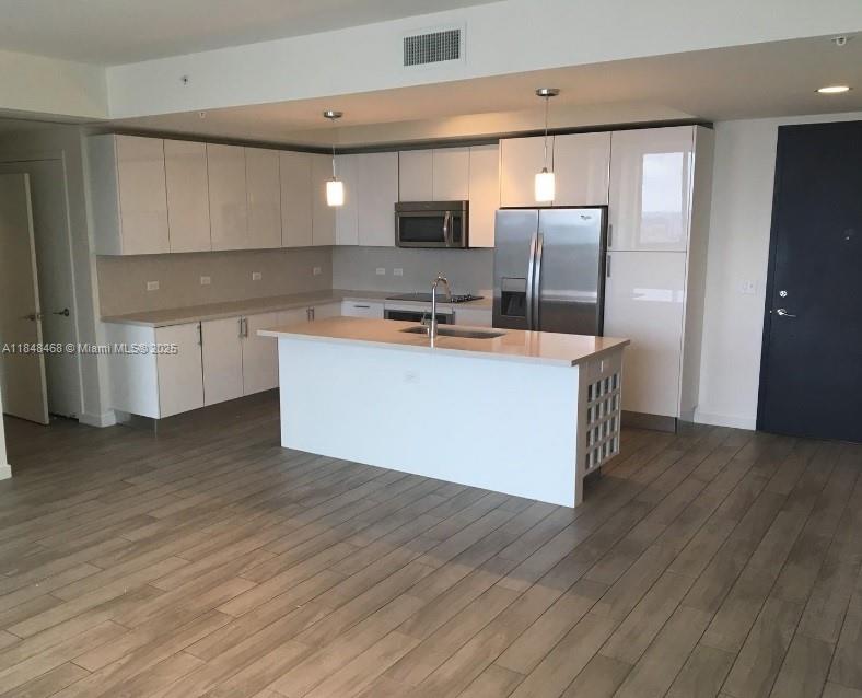 "Nine at Mary Brickell Village". live above all the action, one elevator away!!! Fantastic west views in privileged 06 line with spacious 1,369 SQ FT, huge kitchen, huge walk-in closets and tile throughout. One acre amenities deck with BBQ, pool table.