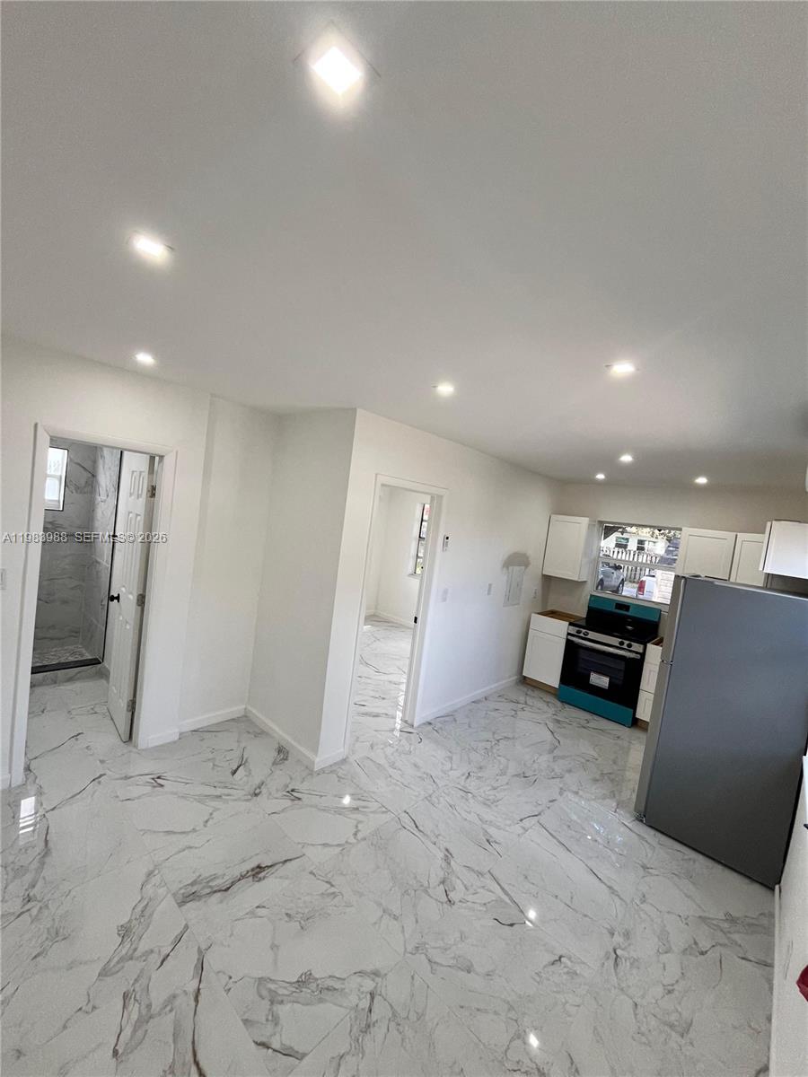 HOLLYWOOD SOUTH SIDE ADD - Residential Lease