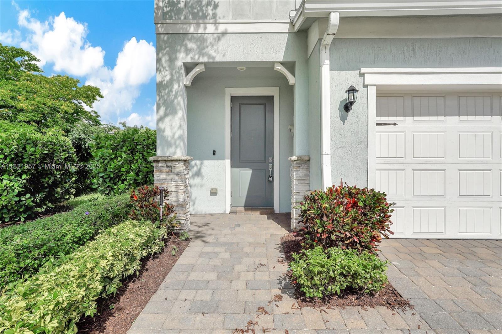 1494 Silk Oak Dr