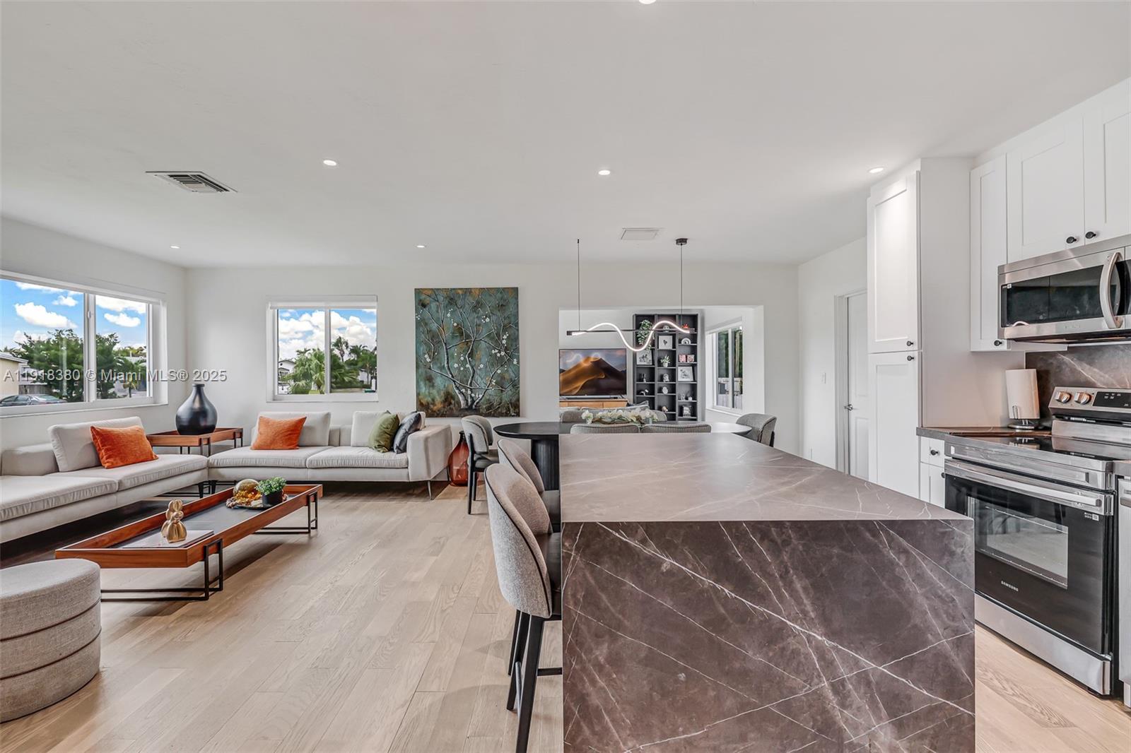 MIRACLE MANOR 3RD ADDN - Residential