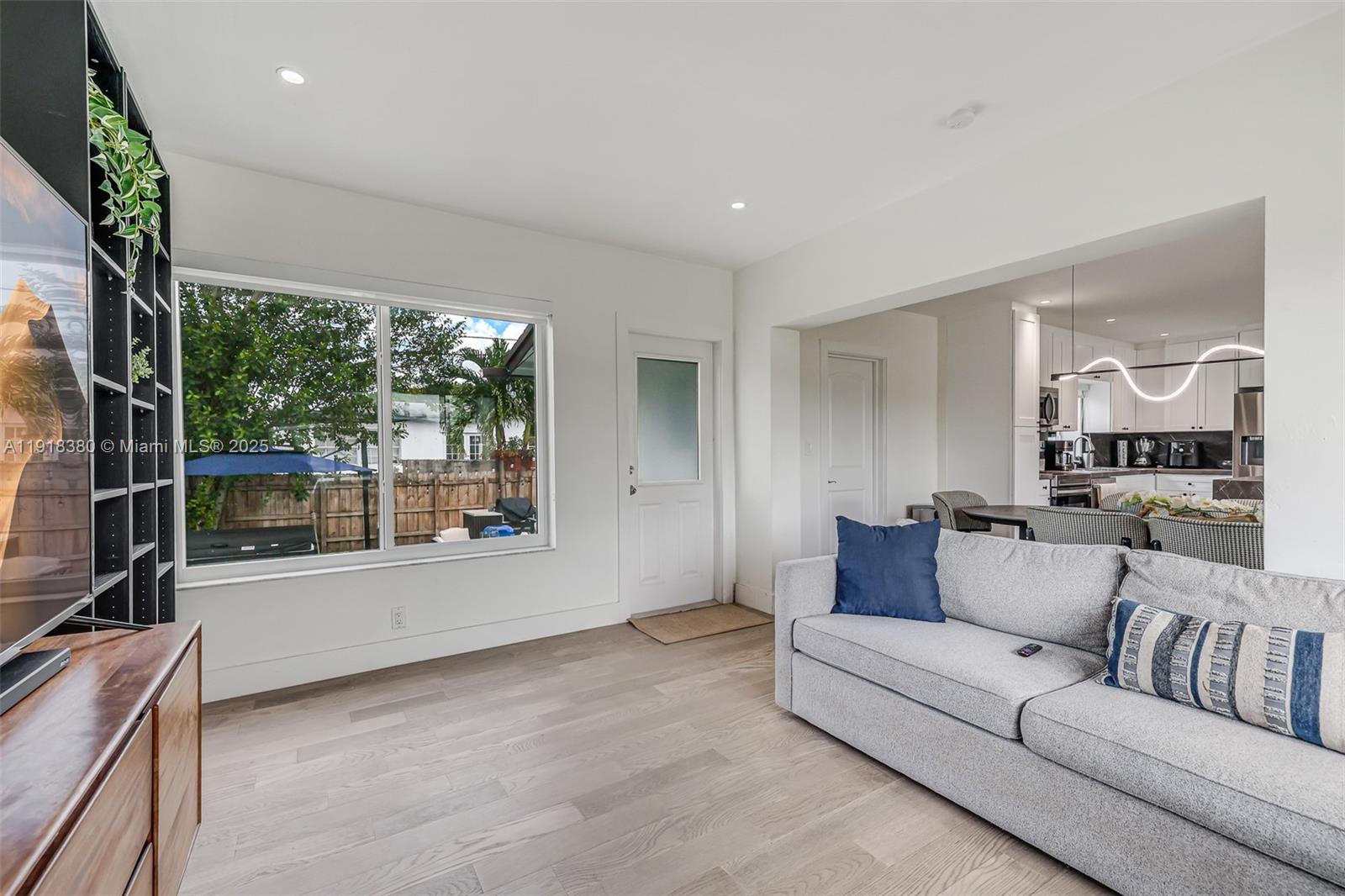 MIRACLE MANOR 3RD ADDN - Residential