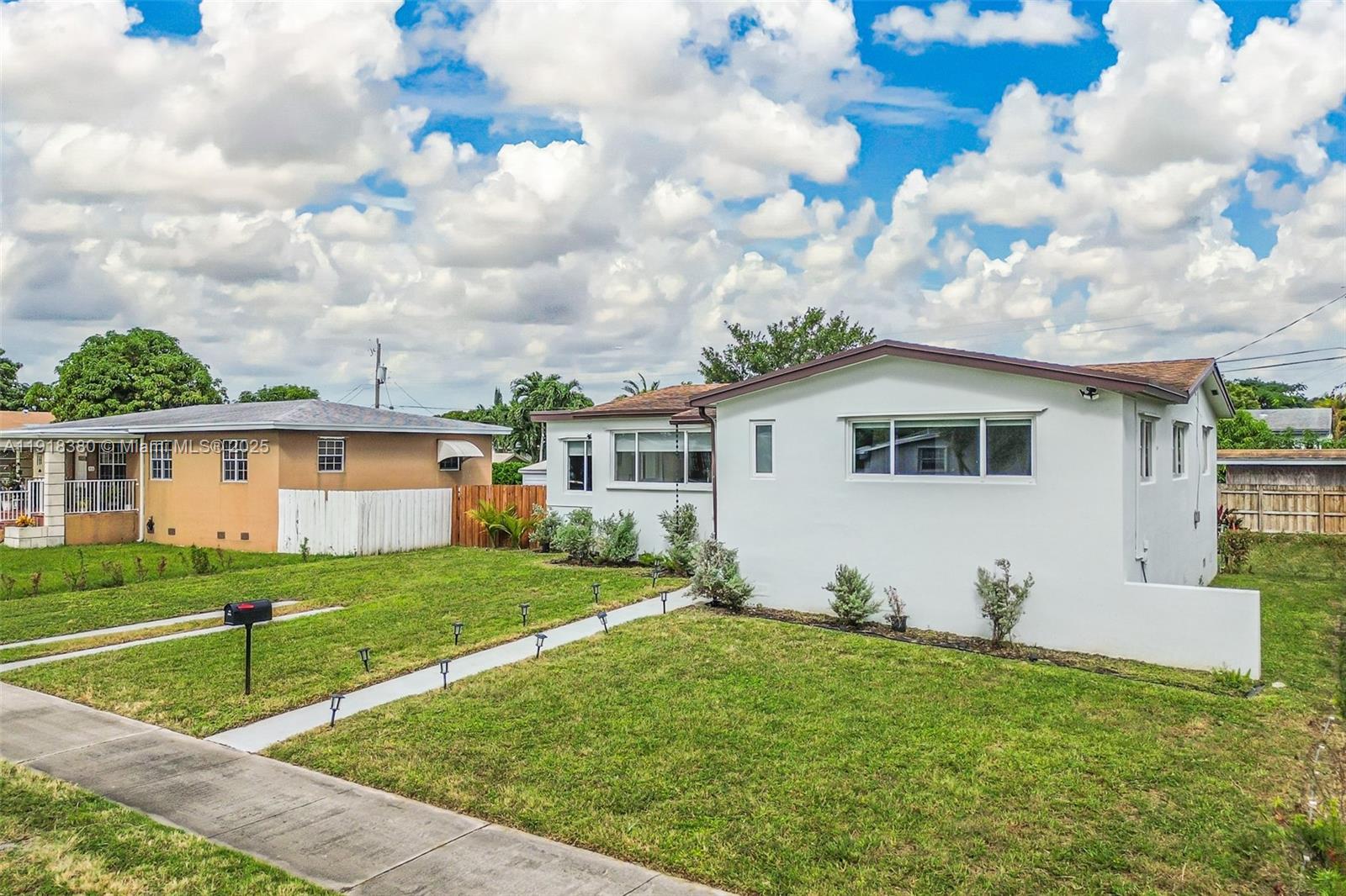 MIRACLE MANOR 3RD ADDN - Residential