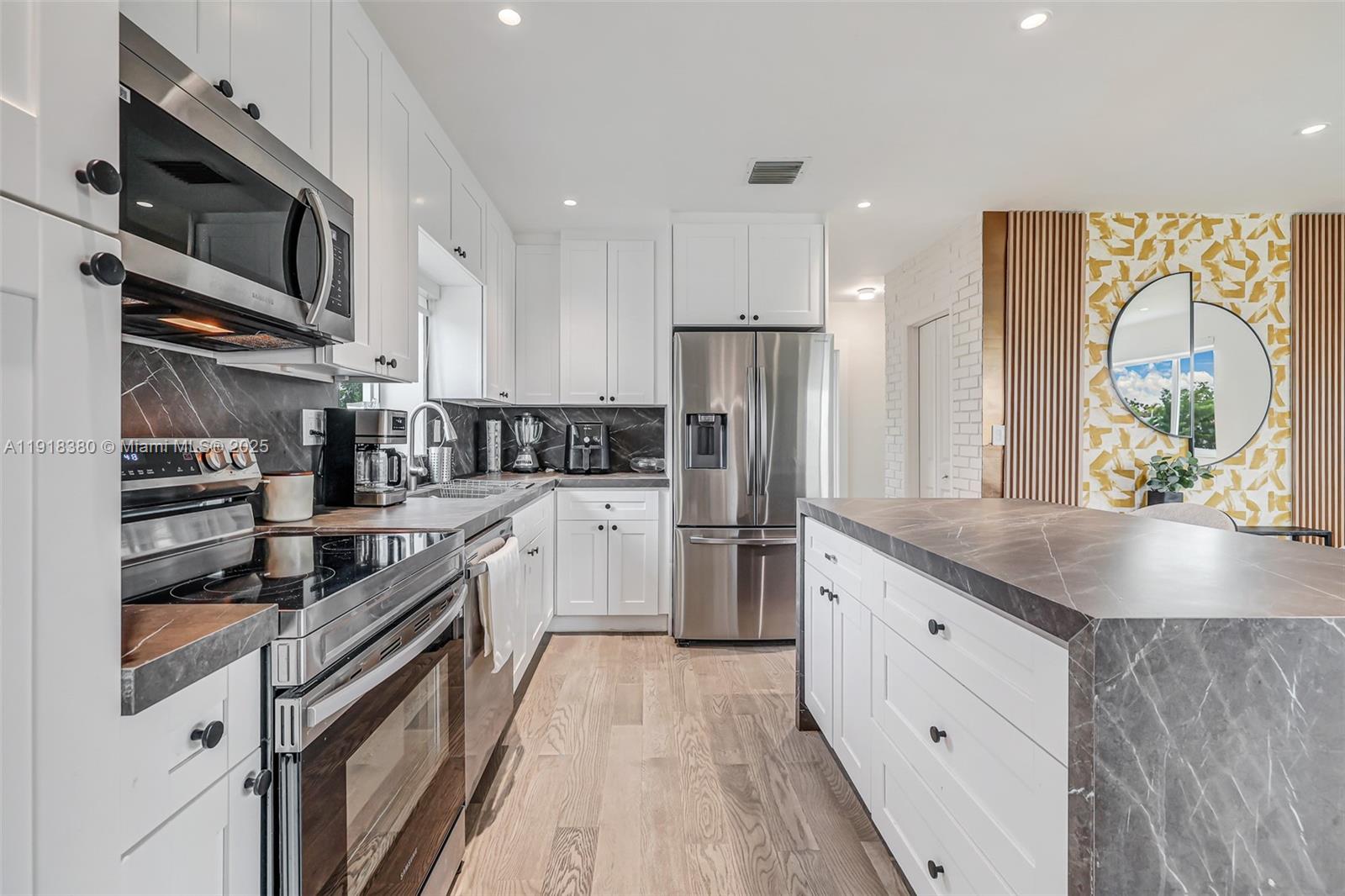 MIRACLE MANOR 3RD ADDN - Residential