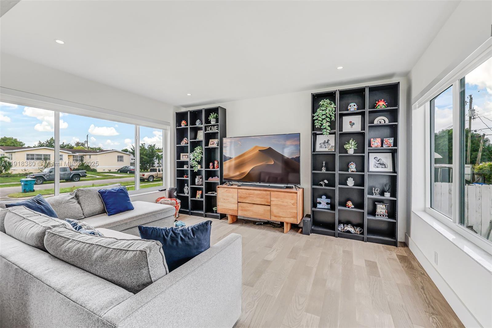 MIRACLE MANOR 3RD ADDN - Residential