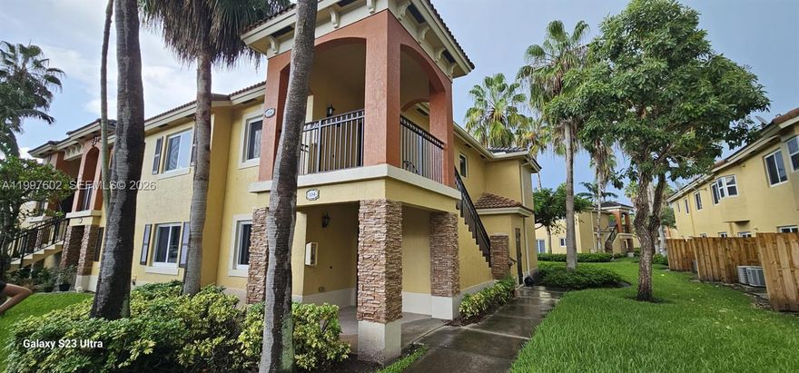 Beautiful and spacious 3-bedroom, 2-
bathroom unit located in a quiet and well-
maintained community in Homestead. This
property features a bright and open layout
with tile floors throughout and a funcional
kitchen with ample cabinet space. Fast approval process. Move-in readyFirst month, last month, and security deposit
required.