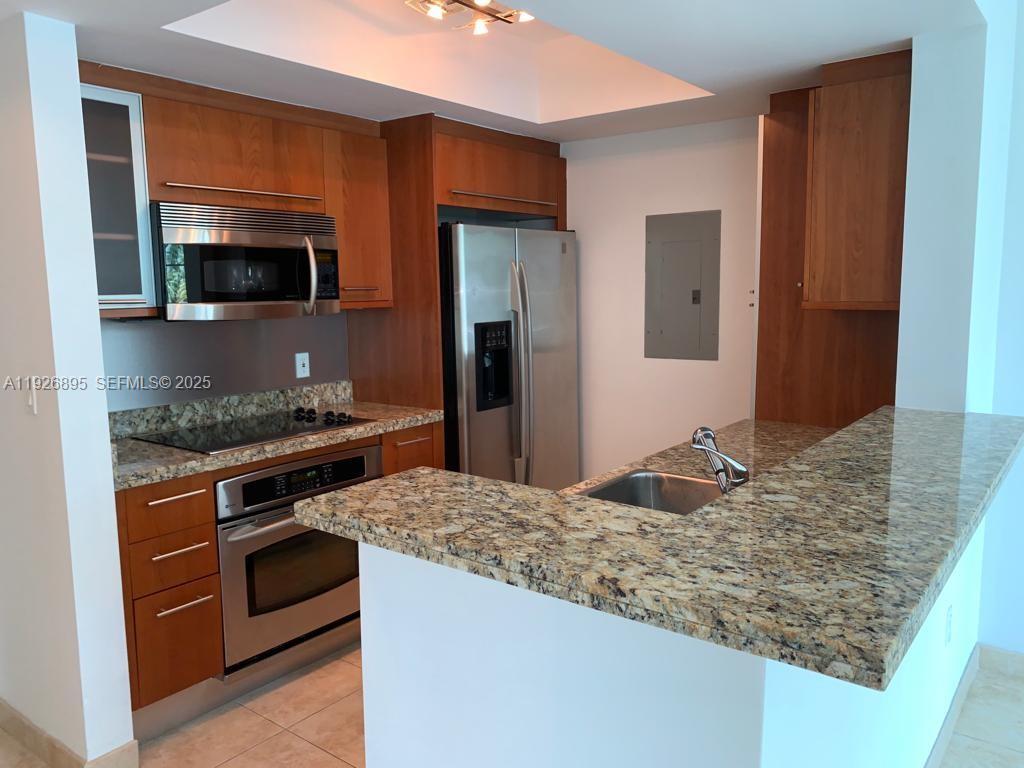 THE COSMOPOLITAN - Residential Lease